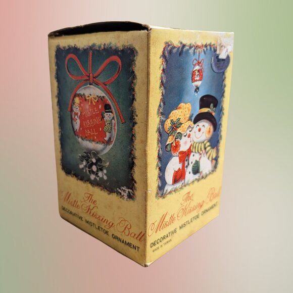 Vintage “Mistle Kissing Ball” Ornament (Boxed, 1970s Taiwan) - Picture 1 of 4